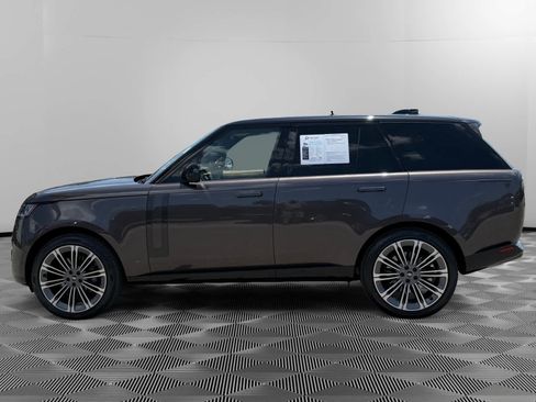 Used 2025 Land Rover Range Rover SE AWD/4WD image 2