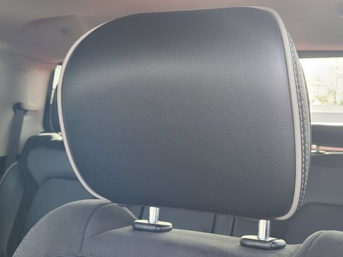 Used 2022 RAM 1500 Laramie AWD/4WD image 14