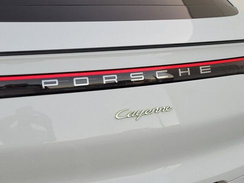 Used 2022 Porsche Cayenne E-Hybrid Coupe image 13