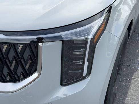 New 2027 Kia Carnival LX FWD image 10