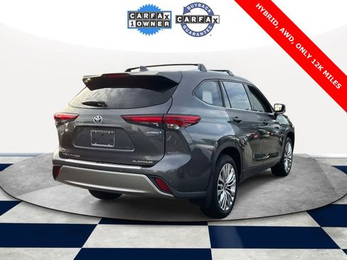 Used 2024 Toyota Highlander Platinum image 5