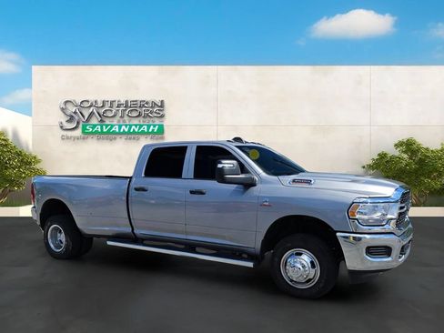 Used 2024 RAM 3500 Tradesman w/ Chrome Appearance Group AWD/4WD image 7