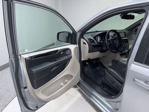 Used 2019 Dodge Grand Caravan SXT FWD image 8