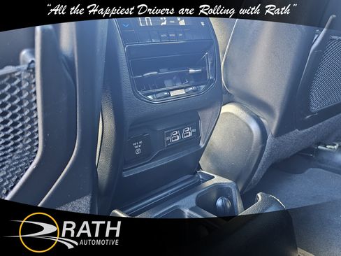 Used 2023 Jeep Grand Cherokee L Laredo image 17