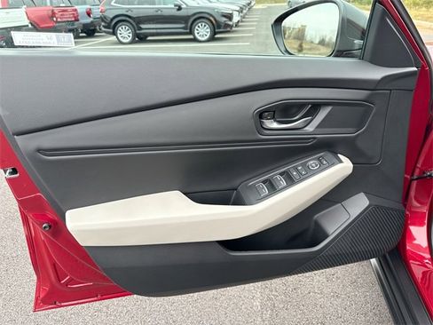 Certified 2025 Honda Accord SE image 14