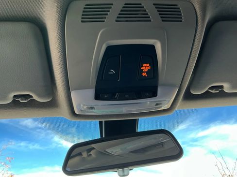 Used 2017 BMW 320i Sedan image 31