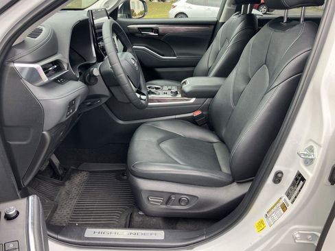 Used 2024 Toyota Highlander Limited AWD/4WD image 13