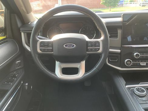 Used 2023 Ford Expedition XLT RWD image 18