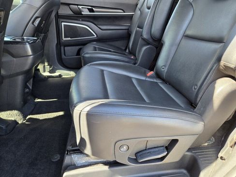 Certified 2023 Kia Telluride S w/ S Sunroof Package AWD/4WD image 12
