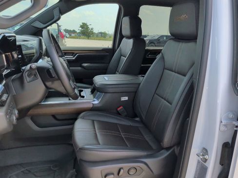 Used 2025 Chevrolet Silverado 2500 High Country w/ Technology Package AWD/4WD image 12