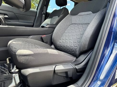 Certified 2025 Nissan Kicks SV AWD/4WD image 26