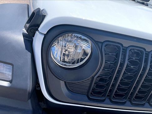 Used 2025 Jeep Wrangler Unlimited Sport AWD/4WD image 32