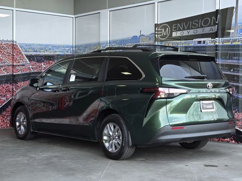 New 2026 Toyota Sienna LE image 5
