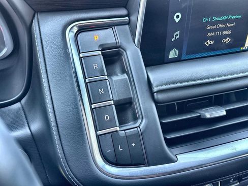 Used 2023 Chevrolet Suburban LT w/ Luxury Package RWD image 24