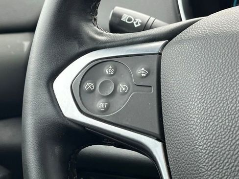 Used 2023 Chevrolet Traverse LT image 32