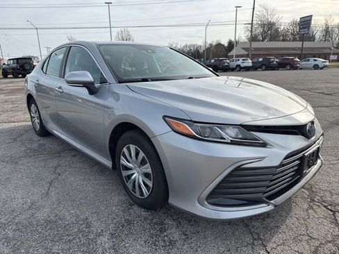 Used 2022 Toyota Camry LE image 8