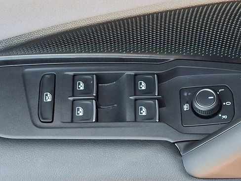 Used 2026 Volkswagen Tiguan SE w/ Panoramic Sunroof Package AWD/4WD image 26