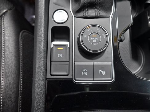 Used 2019 Volkswagen Atlas SEL Premium AWD/4WD image 17