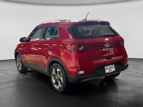 Used 2023 Hyundai Venue Limited w/ Cargo Package image 7