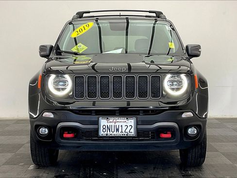Used 2019 Jeep Renegade Trailhawk image 2