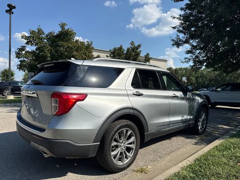 Used 2023 Ford Explorer Limited w/ Equipment Group 301A AWD/4WD image 5