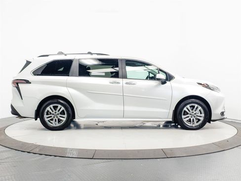 Certified 2025 Toyota Sienna XLE AWD/4WD image 14