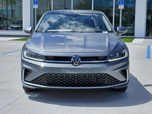 New 2025 Volkswagen Jetta SE image 2