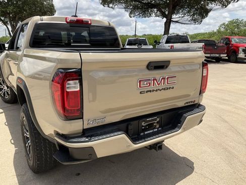 Used 2024 GMC Canyon AT4 w/ LPO, Off Road Lift Package AWD/4WD image 18