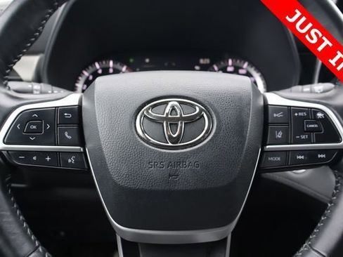 Used 2023 Toyota Highlander LE AWD/4WD image 25