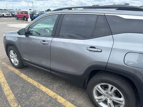 Used 2019 GMC Terrain SLE w/ Driver Convenience Package FWD image 16