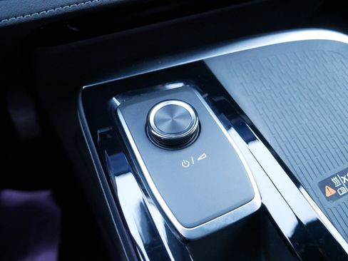 Certified 2025 Buick Enclave Preferred image 32