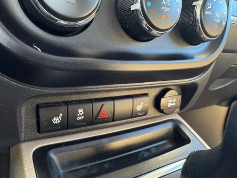 Used 2014 Jeep Patriot Limited w/ Sun/Sound Group FWD image 13