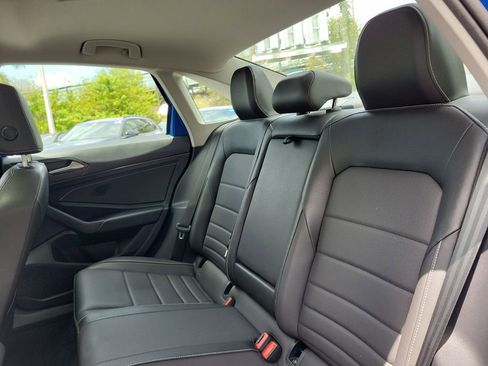 Used 2024 Volkswagen Jetta SE w/ Panoramic Sunroof Package FWD image 10
