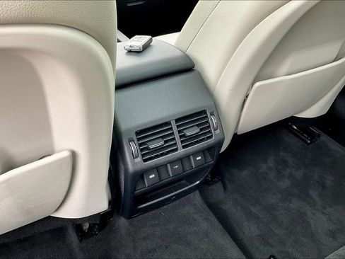 Used 2020 Land Rover Discovery Sport S image 10