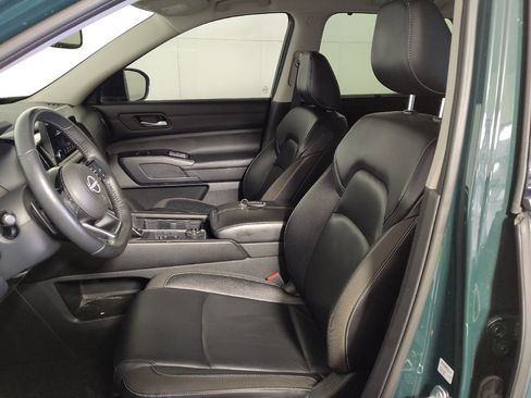 Used 2022 Nissan Pathfinder SL w/ SL Black Package AWD/4WD image 17