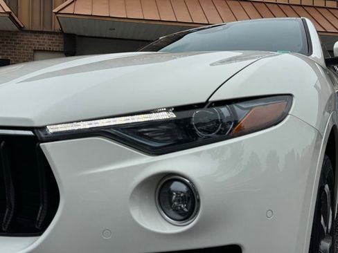 Used 2019 Maserati Levante image 6