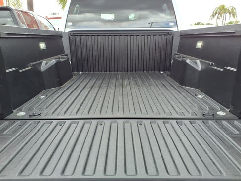 Certified 2025 Toyota Tacoma TRD Off-Road AWD/4WD image 6