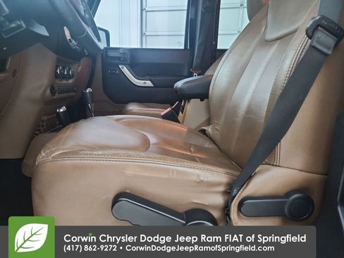 Used 2014 Jeep Wrangler Unlimited Rubicon w/ Connectivity Group image 12