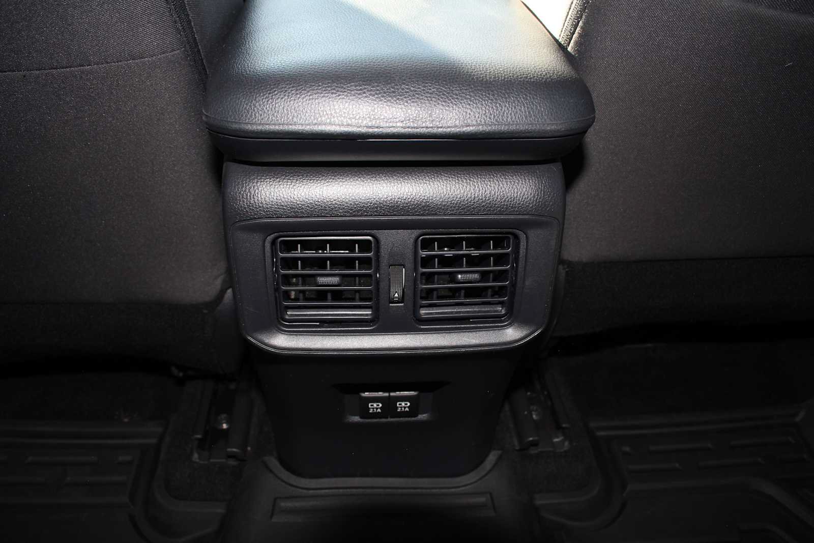 Used 2020 Toyota RAV4 XLE FWD image 32