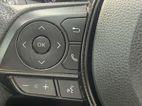 Used 2021 Toyota RAV4 XLE w/ Convenience Package FWD image 14