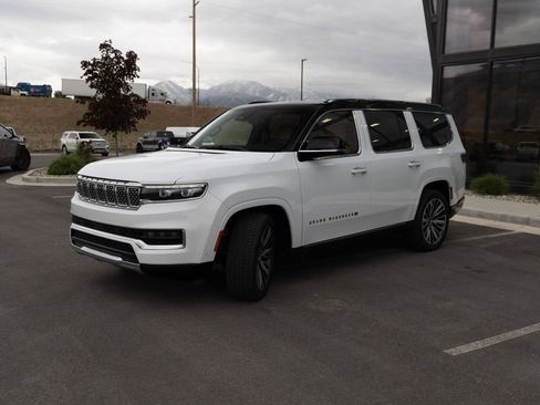 Used 2023 Jeep Grand Wagoneer Series III AWD/4WD image 4