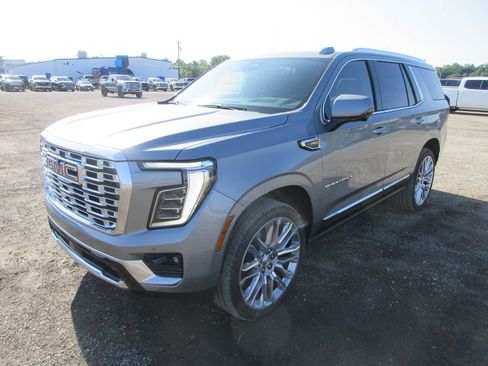 New 2026 GMC Yukon Denali w/ Denali Reserve Package AWD/4WD image 9