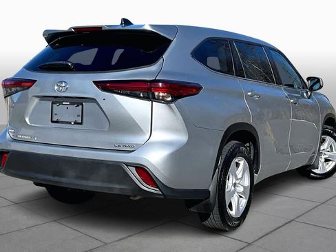 Used 2022 Toyota Highlander LE image 13