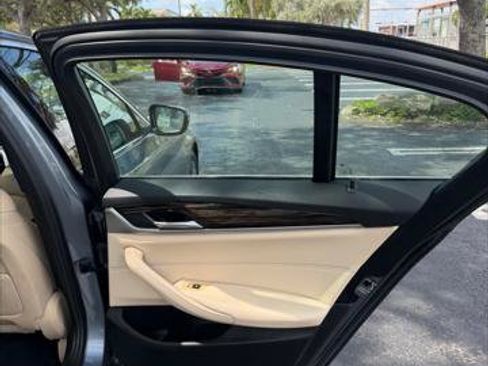 Used 2019 BMW 530e RWD image 18