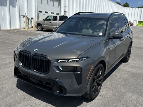 Used 2026 BMW X7 xDrive40i w/ M Sport Package AWD/4WD image 5