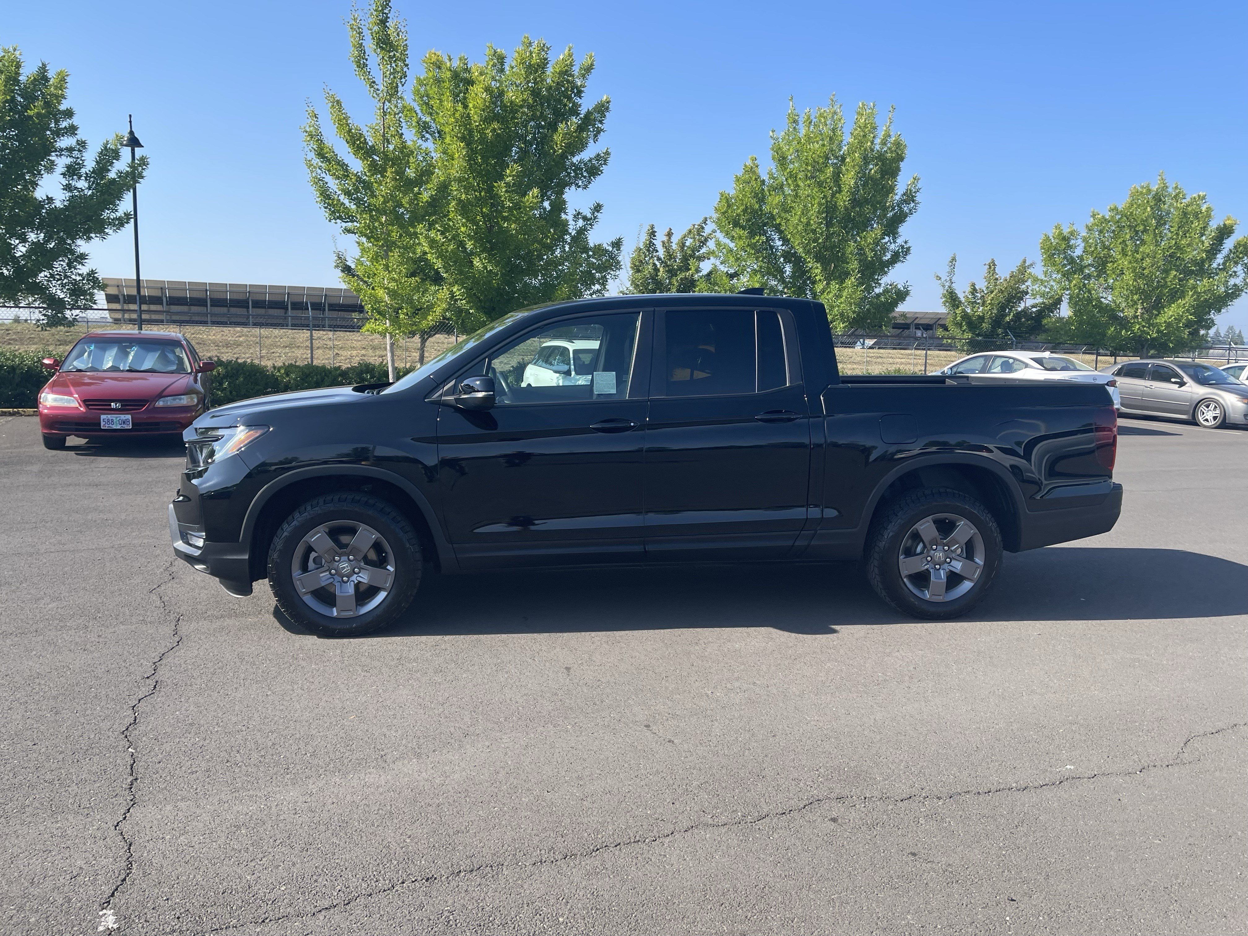 Used 2025 Honda Ridgeline TrailSport image 2