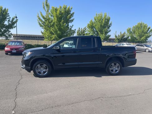 Used 2025 Honda Ridgeline TrailSport image 2