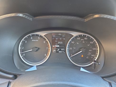 Used 2024 Nissan Versa S w/ Trunk Package image 20