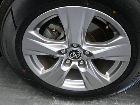 Used 2022 Toyota RAV4 XLE w/ Convenience Package image 42