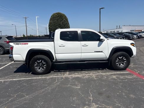 Used 2022 Toyota Tacoma TRD Off-Road AWD/4WD image 7